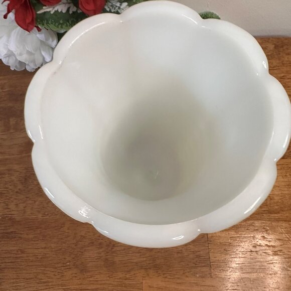 Vintage E O Brody Milk Glass Vase Leaf Feather Pattern Pedestal White Wedding - Picture 6 of 8